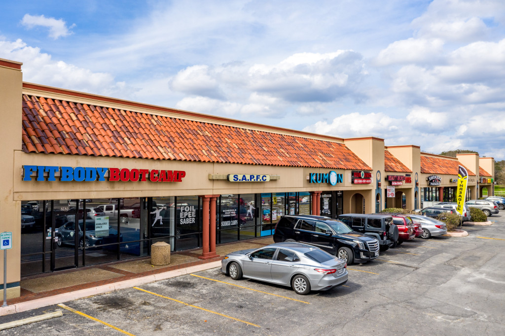 Adobe Creek Shopping Center is a neighborhood center strategically located at the signalized corner of Thousand Oaks Drive and Jones Maltsberger Road. This intersection enjoys high traffic counts in the heart of Thousand Oaks, an established area boasting some of the city’s most desirable demographics